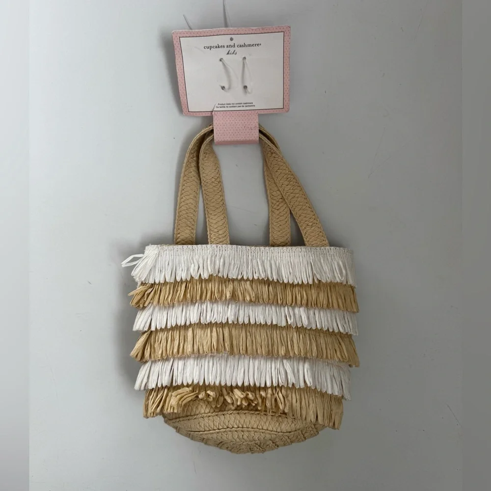 NWT cupcakes & cashmere Natural and White Layered Fringe Straw Tote 6”H x 9”W